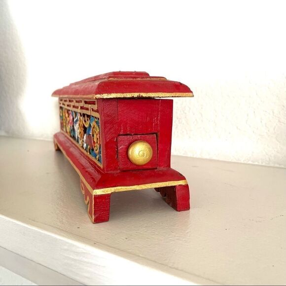 Red carved wooden incense burner - Picture 7 of 16